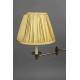 Lampe de Table Allis Dutchbone Eclairage Luminaire en Aluminium Blanc et Laitonné et Tissu Doré 18x40x64cm