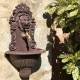 Fontaine de Jardin Murale Source à Fixer Tête de Lion en Fonte d'Aluminium Marron et Robinet Fonctionnel en Laiton 20x37x60cm