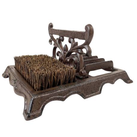 Brosse et Gratte à Pied et Chaussures Motifs Volutes en Fonte et Brosse Coco Patinée Marron 15x22x27cm