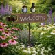 Tuteur de Jardin Panneau Welcome Écriteau Flèche Éolienne Oiseaux en Métal 12x48x122cm